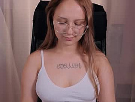 ashley_puppet Cam