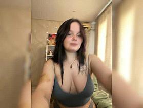 Lizzi-Peach Cam